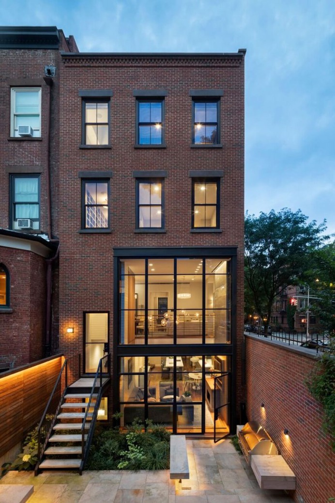 Cobble Hill Row House and Carriage House / CWB Architects