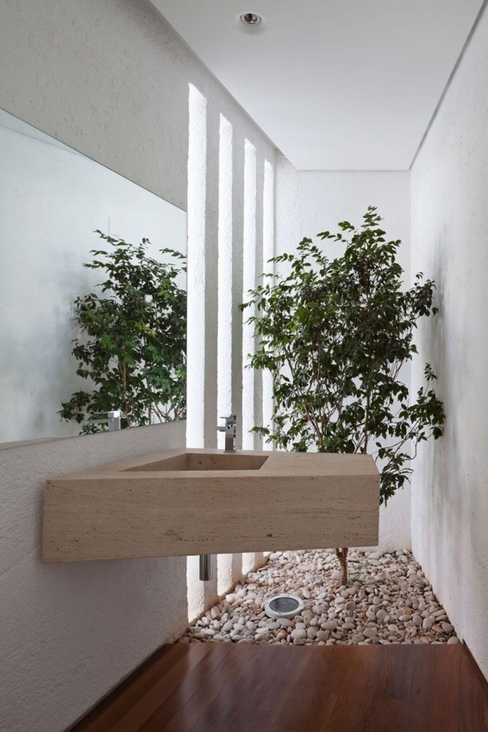 Home in Brasilia by Sérgio Parada Arquitetos