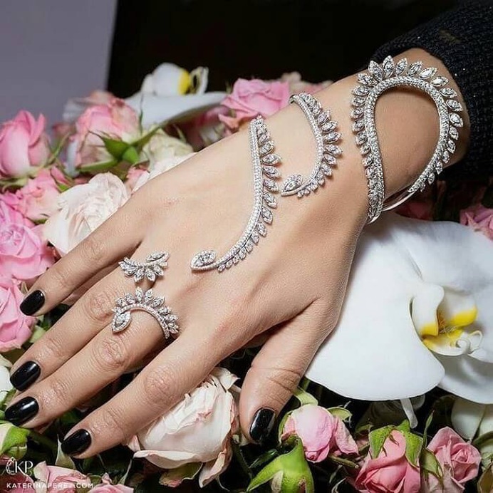 latest hathphool designs