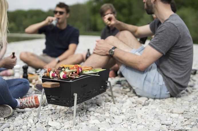 Knister: Portable Summertime Grill - IPPINKA The Knister grill offers the perfect solution for city people who want to enjoy a good BBQ. The Knister is a portable grill that is perfect for day trips, traveling, and city people who don't have access to a regular BBQ grill.