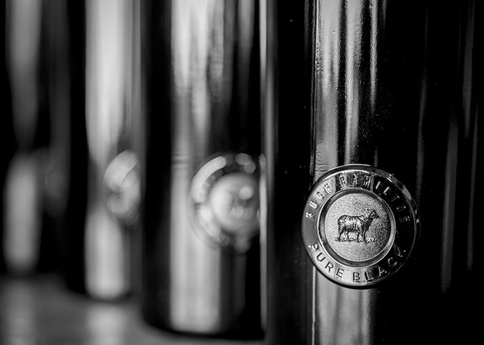 Hugh Hamilton Pure Black #packaging #wine #spirits #label