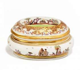 OVAL BOX WITH CHINOISERIEN. Meissen. To 1725. #Sets #Teasets #Porcelainsets #Antiqueplates #Plates #Wallplates #Figures #Porcelainfigurines #porcelain