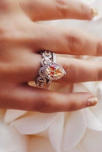 Morganite’s beautiful, feminine colors are a result of the presence of manganese. Morganite engagement rings can be a good alternative to the traditional diamond engagement rings.