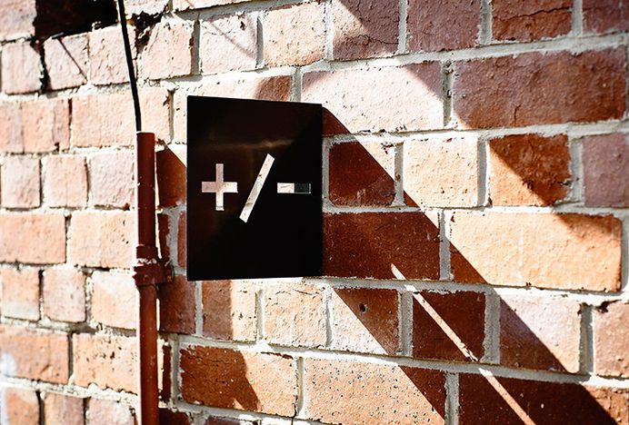 Picture of sign designed by Studio Brave for the project Derek Swalwell Photographer. Published on the Visual Journal in date 11 December 2015