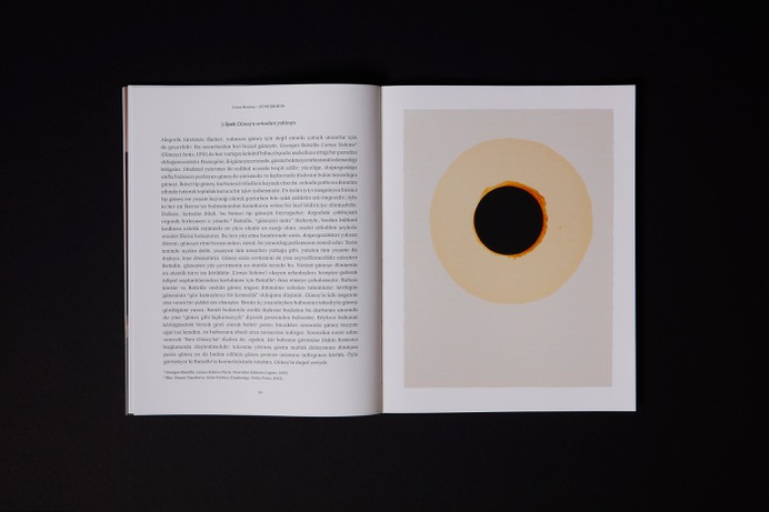 A Halo of Blackness Upon Our Heads brings together works Ahmet Doğu İpek has produced with various mediums between 2020–2022 in the context of this exhibition. Stemming from natural phenomena such as sandstorms, volcanic eruptions, landslides and sun eclipses; the paintings, drawings, installations and video works gathered here interpret by way of abstraction awe-inspiring events that excede human scale and are endowed with the capacity to dazzle or appal us.