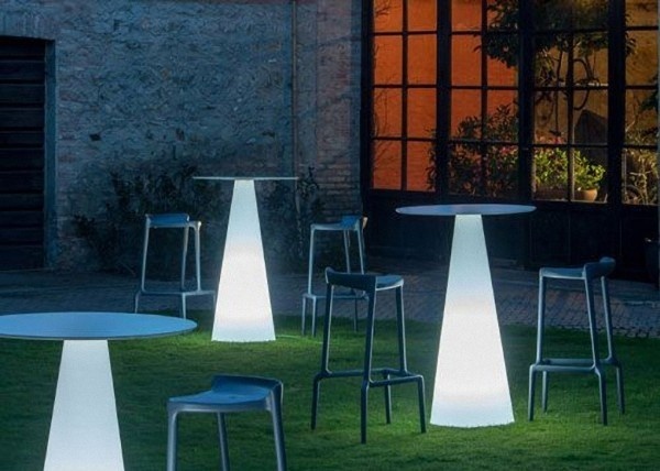 ARREDAMENTO TAVOLI E TAVOLINI