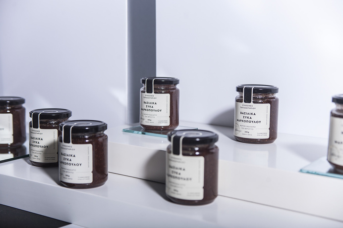 Sikeones Papasotiriou - Markopoulo Royal Figs Marmalade on Behance #packaging #jam #jar #label #minimal #typography #layout #greek #loonatiks #fig #marmalade
