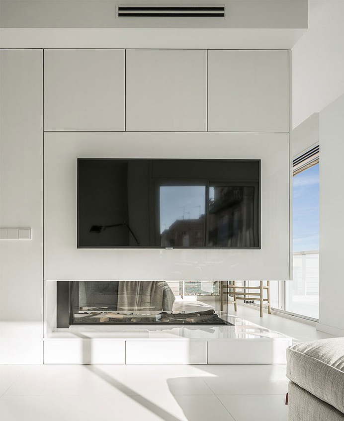 Susanna Cots Designs an Apartment Inspired by a Luxurious Suite Beside the Sea - InteriorZine