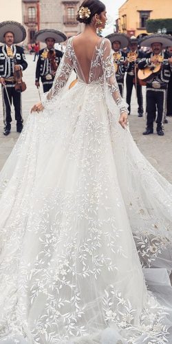 We have looks for every bridal theme, season, and figure type. Click through to see which trends are turning heads this wedding season. We're sure you'll find the look that's perfect for your big day and leave your guests raving for years to come.