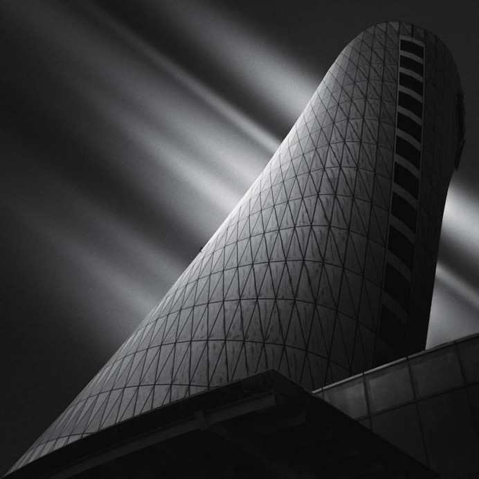 Minimalist Black and White Landscape Photography by Pejuang Subuh