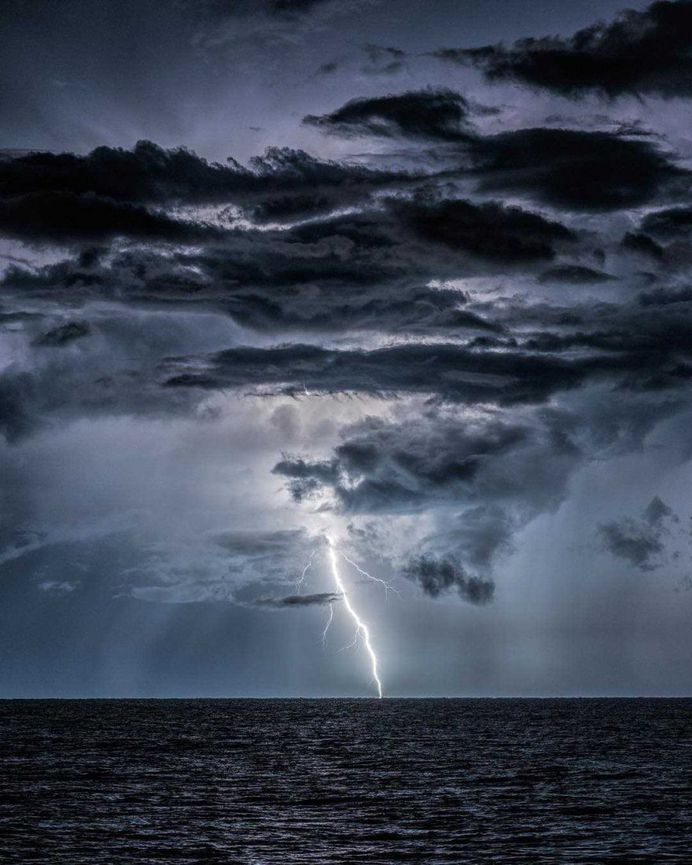 Stunning Storm Chasing and Weather Photography by Damon Powers