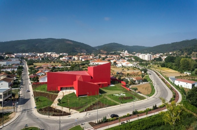 Modern Architecture With Vivid Red Coating: Casa das Artes in Portugal #architecture #modern