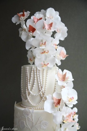 Beautiful Floral Wedding Cake which will look so pretty on Wedding Ceremony. Check out more Wedding cake ideas to select the perfect one for your big day.