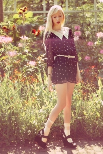 http://opiumpoppies.tumblr.com/tagged/personal/page/5 #white #hair #blonde #garden #flowers