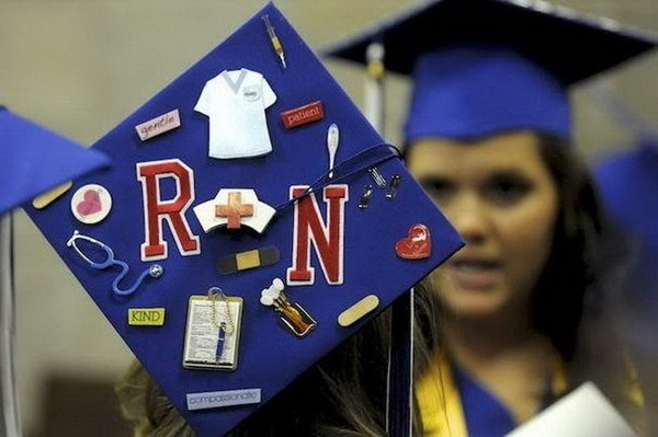 Awesome Graduation Cap Decoration Ideas #school #graduate #decoration