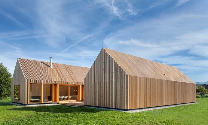 Wohnhaus aus Holz: wooden-frame house