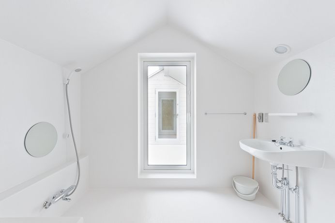 Sixteen Rooms by Kuno Hiroshi