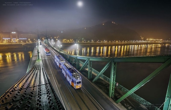 Spectacular Atmosphere Of Christmas In Budapest by Rizsavi Tamás
