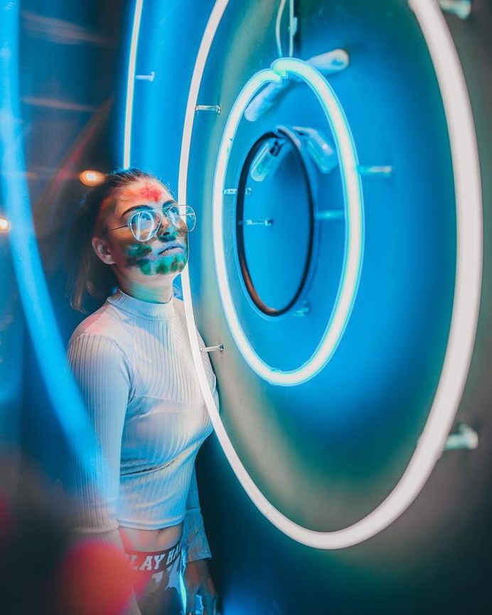 Colorful and Moody Lifestyle Portrait Photography by Ömer Çelik