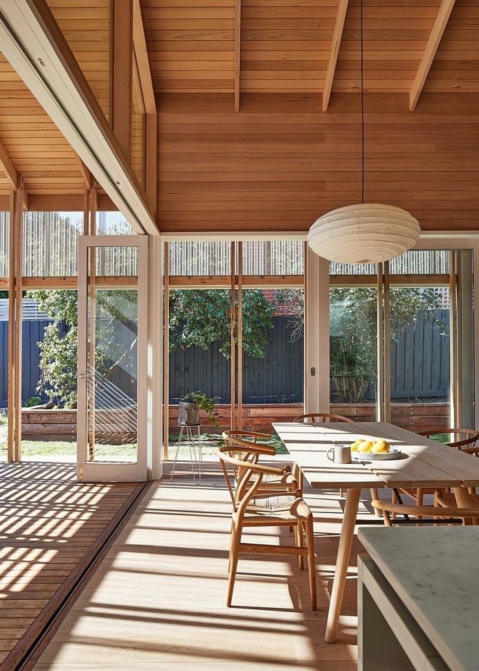MAKE Architecture Adapted Japanese Sliding Timber Screens to Renovate an Australian Home 10