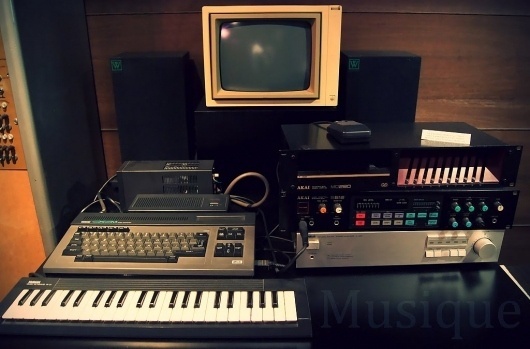 5261742000_7dd42a9d3b_b.jpg (JPEG Image, 1024x675 pixels) #music #synth #vintage #electronics