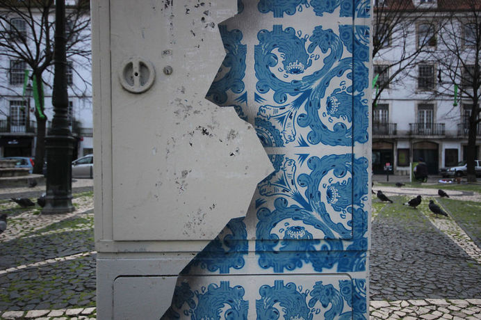 azulejos #cascais #azulejos #tile #graffiti #portugal #azul #art #street