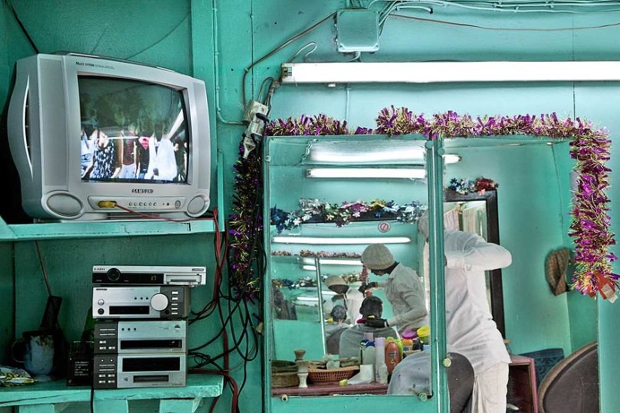 Street Barbers in West African Cities by Andrew Esiebo