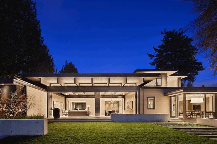 Waterfront Residence in Seattle with Luxurious Design Features