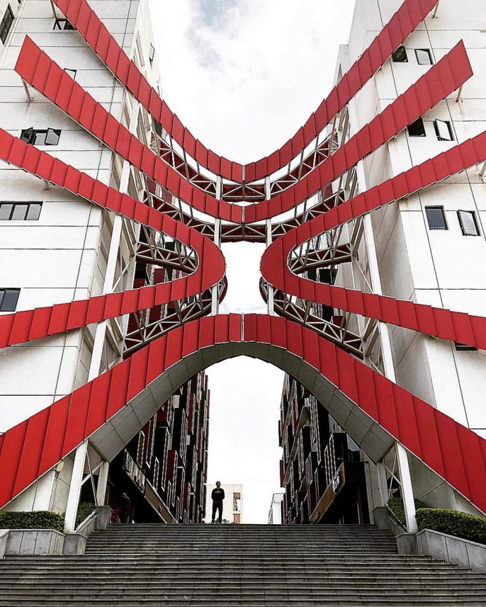 Minimalist and Symmetrical Architectural Photography by Effie Teh