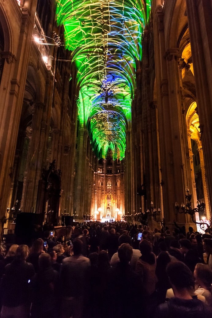 Voutes Celestes – Generative and Interactive Virtual-Reality Installation