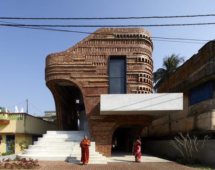 Gallery House / Abin Design Studio,© Edmund Sumner