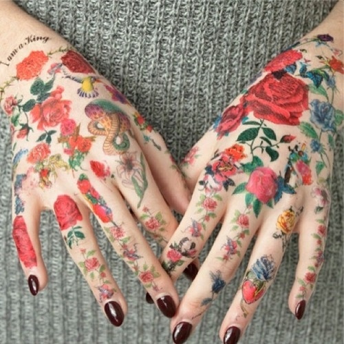 9439_6886_500.png (500×500) #snakes #roses #tattoo #hands #flowers