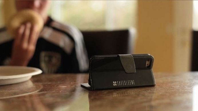 SafeSleeve: The Case That Protects You and Your Smart Phone #tech #flow #gadget #gift #ideas #cool