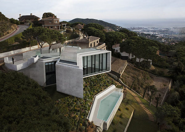 X House by Cadaval & SolÃ -Morales #architecture