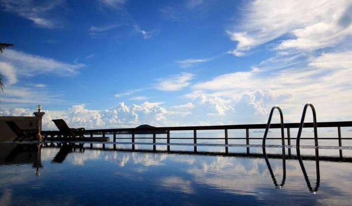 Beachfront Villa 4328 is a marvelous 3 bedroom villa located in the secluded area of Lipa Noi, where you will find some of this finest villas on the island. Book with Villa Getaways. https://www.villagetaways.com/thailand/villa-rentals-koh-samui-4328.html