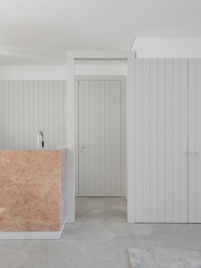 Escadinhas Building by Aurora Arquitectos
