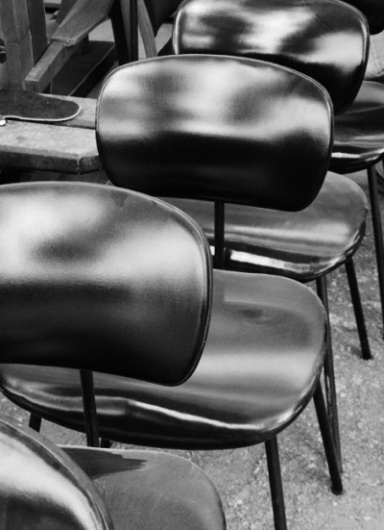http://journal.carlottamanaigo.com/?paged=2 #repetition #modernist #chairs