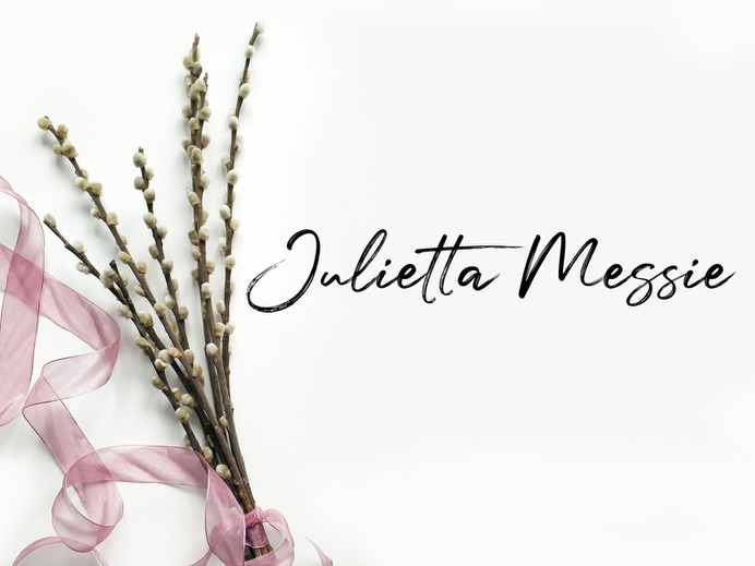 Julietta Messie - Free Brush Font