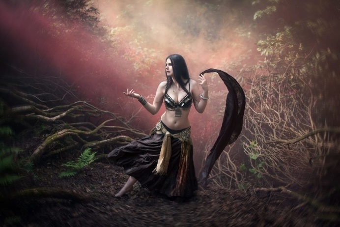 Conceptual and Fine Art Portrait Photography by Isabelle Hanneuse