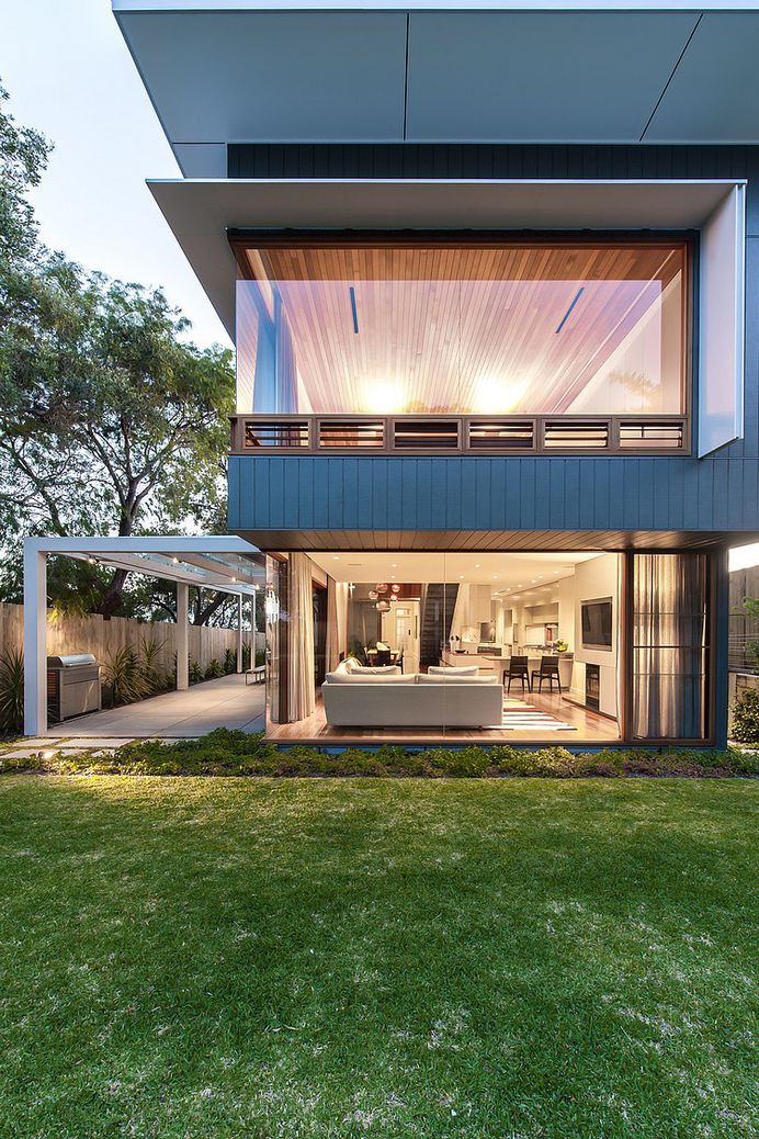 Chic Sydney House Extends Its Living Area With A Cool Glass-Roofed Pergola #architecture #house #sydney