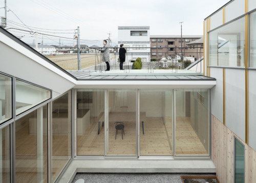 House in Nagahama by Comma Design Office #minimalist #japanese #house #home