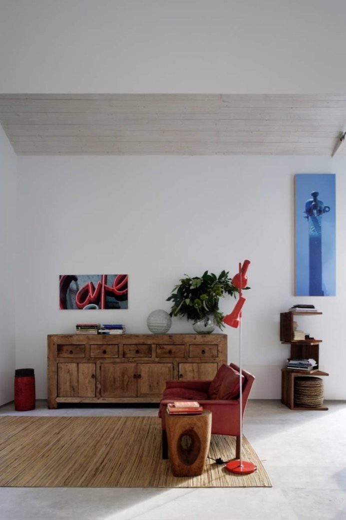 Abandoned Stable Converted into a Family Home