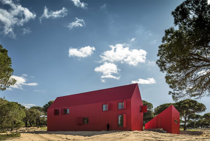 All-Red House 3000 in Portugal