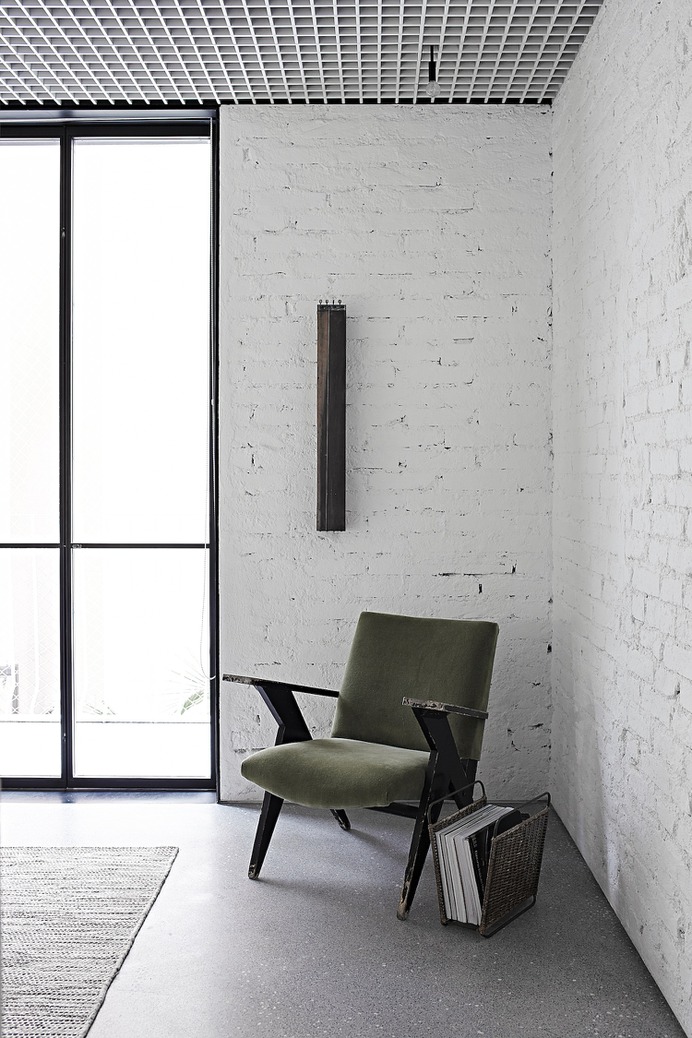 Santos Apartment by PECLAT+CHOW