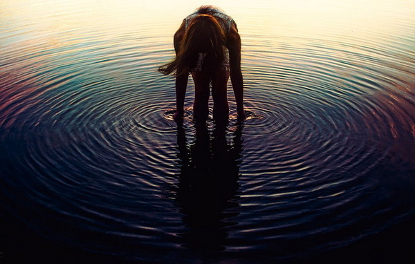 Peter Jamus Photography8 – Fubiz™ #ripples #photography #water #girl