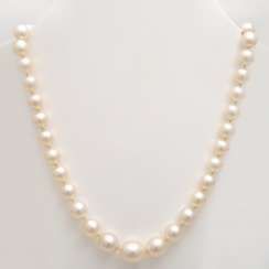 Necklace made of cultured pearls