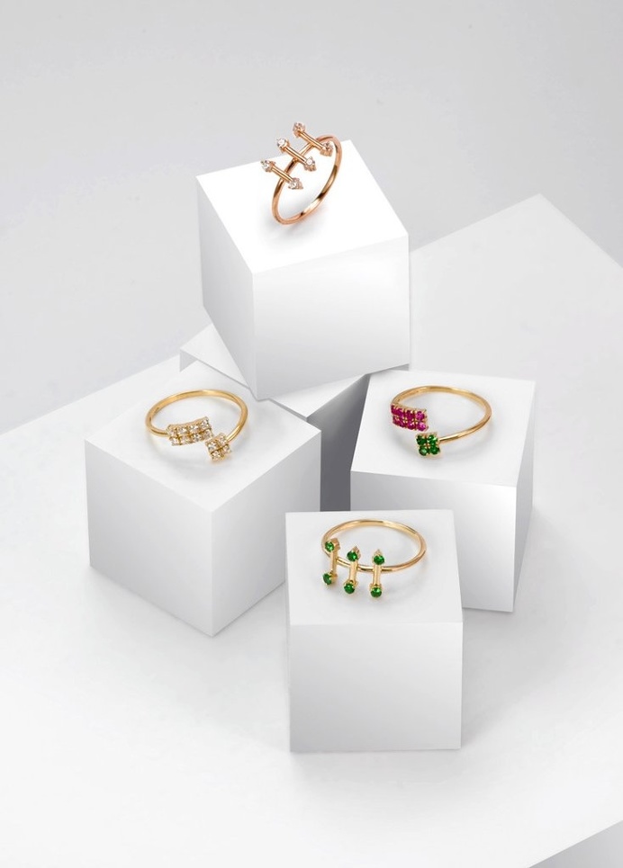 Fine jewellery rings by SMITH/GREY #ring #jewellers #jewelry #rings #finejewellery #gemstones #gold #cubes #setup #artdirection #fashion