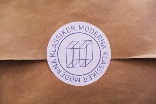 tumblr_lze22jUbKJ1royrwzo1_1280.jpg 1,280×853 pixels #bag #logotype #klassiker #moderna