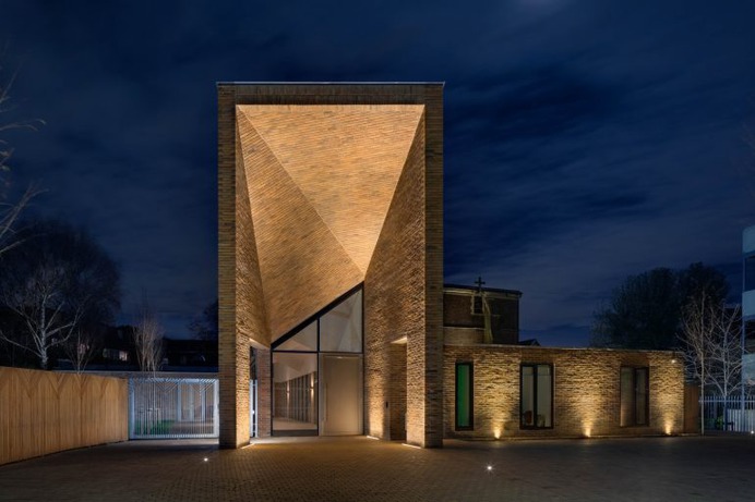 Drayton Green Church / Piercy&Company