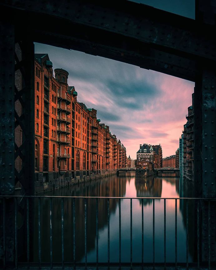 Breathtaking Street Photos of Hamburg by Boris and Sandro Erceg